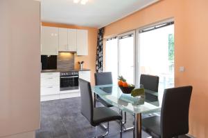 3 rooms Sunny Apartments-Schoenbrunn, 100m2 with balcony