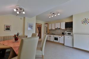 Three-Bedroom Apartment - Annex room in Hotel-Garni Zerza