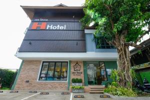 H Hotel Phrasing