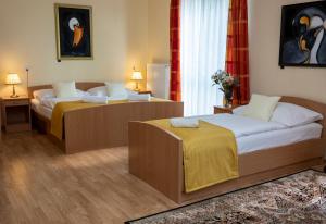 Double or Twin Room with Extra Bed room in Pavilon