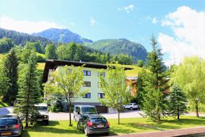 Green Wall Apartment Kaprun