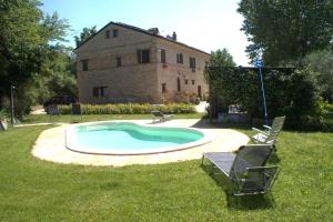 Casa il Girasole con piscina nelle Marche