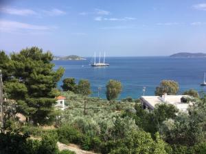Villa Yiannis (Adult Friendly)