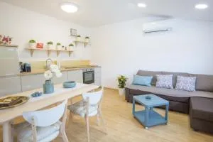 Isolana Apartment - 伊佐拉