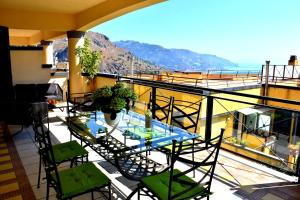 Taormina Sunny Apartment - Taormina Holidays