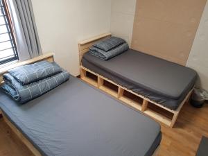 Phòng 2 Giường Đơn Với Phòng Tắm Riêng (Twin Room with Private Bathroom)