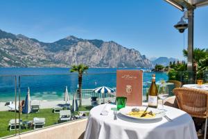 Hotel Castello Lake Front