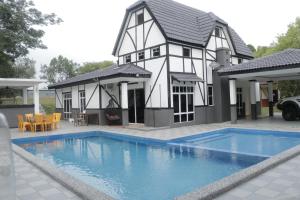 PRIVATE VILLA LOT 986 at AFamosa Resorts Melaka Villa, 5rooms, private pool, BBQ, KARAOKE with surcharge