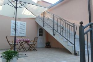 Apartments Sabioncello