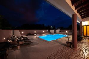 Villa Komel with Pool 