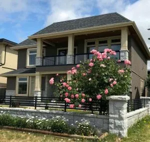 White Rose House - Point Roberts