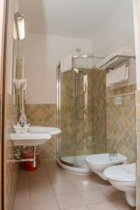 Deluxe Triple Room with Sea View room in Hotel Cristalda