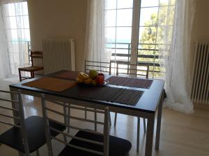 Elenis seafront apartment