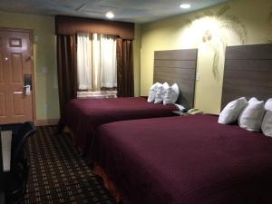 Queen Room room in Luxury Inn and Suites Seaworld