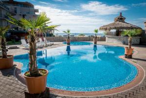 Laguna Beach Apartments with Sea View