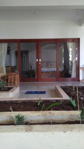 Phòng Tiêu Chuẩn Giường Đôi Với Máy Điều Hoà (Standard Double Room With AC)