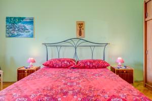 A quiet apartment with balcony in Split about 15 minutes walk from the old center and beach