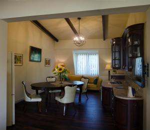 Picturesque Four Bedroom Four Bathrom Penthouse Apartment