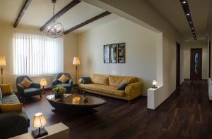 Picturesque Four Bedroom Four Bathrom Penthouse Apartment