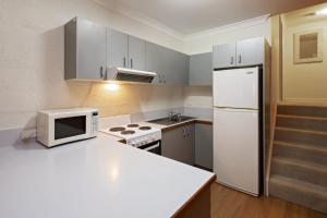 Parkwood 6 - 2BR Split Lvl Apartment l Spa Bath l BBQ l Central Location