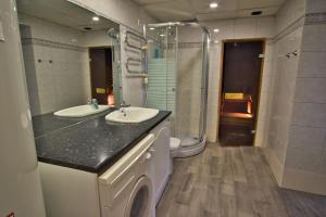 Dream Stay - Old Town Church View Apartment with Sauna