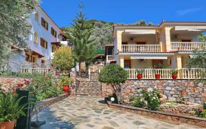 Niki Apartments Skopelos Greece