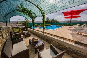 4 star talu Holiday Home Cherry Tree Žrnovnica Horvaatia