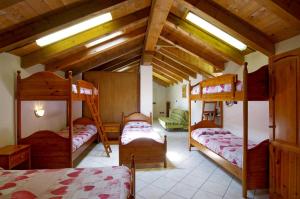 Posto Letto in Dormitorio Misto con 6 Letti