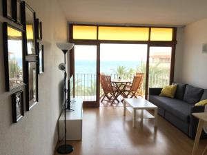 APARTAMENTO CON VISTAS AL MAR. PRIMERA LINEA DE PLAYA.