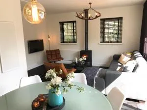 De Lindenburg met privé hottub, sunshower, sauna, grote tuin met weidezicht en vrije ligging, 6-persoons - Vragender