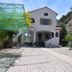 Apartments Alicia Lopar-50m vom Strand