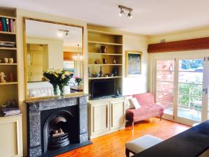 Double Bay Harbour-front apartment with stunning views