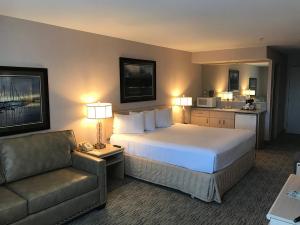 King Room with Sofa Bed room in Shilo Inn Suites Warrenton