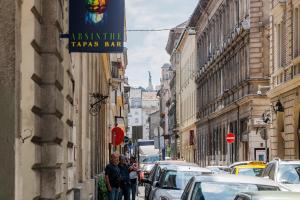 Industrial Style Appartment with AC steps to Gozsdu