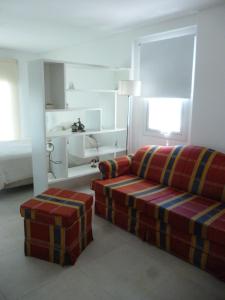 1-12 AMB cBALCON SOLEADO en EDIFICIO FRENTE AL MAR