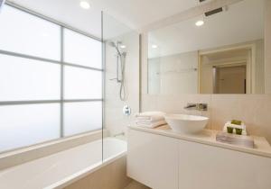 Courtyard Charm, Ocean Views, Little Cove