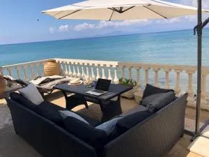 Villa Rena In Front of the Sea - Kástron