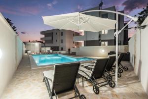 Villa Star 1 luxury apartment with a pool