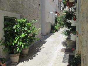 Rm Antonio on Dumanica St - En-suite Rm 5 min to the Old Town of Split