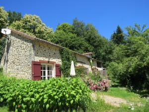 Maisons de vacances Le Moulin de Pensol : Maison 3 Chambres