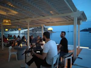 Akti Miaouli Holiday Home Syros Greece