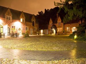 Brownsover Lane, Old Brownsover, Rugby, Warwickshire, England, United Kingdom, CV21 1HU.