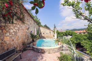 Maisons d'hotes La Roseraie : photos des chambres