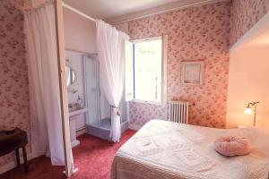 Maisons d'hotes La Roseraie : photos des chambres
