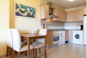 Two-Bedroom Apartment with Private Pool room in Apartamentos Playamarina