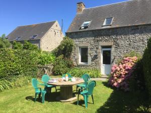 Maisons de vacances Le Pressoir de la Gervaiserie - 300m de la plage : photos des chambres