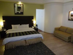 Chateau Windsor Hotel - Marine Drive