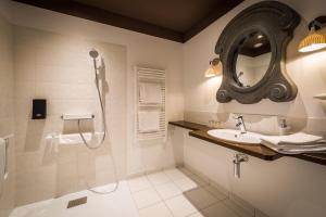 Hotels The Originals Boutique, Hotel Le Londres, Saumur (Qualys-Hotel) : photos des chambres