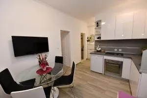 Apartment Cecilija - 锡尼