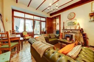 Chesterfield appartement -view on garden - Барво